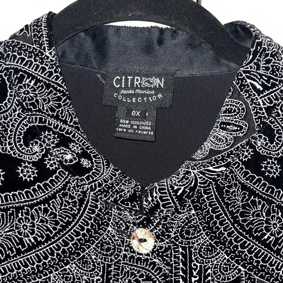 Citron Women's Black and Gray Paisley Blazer - Picture 3 of 7